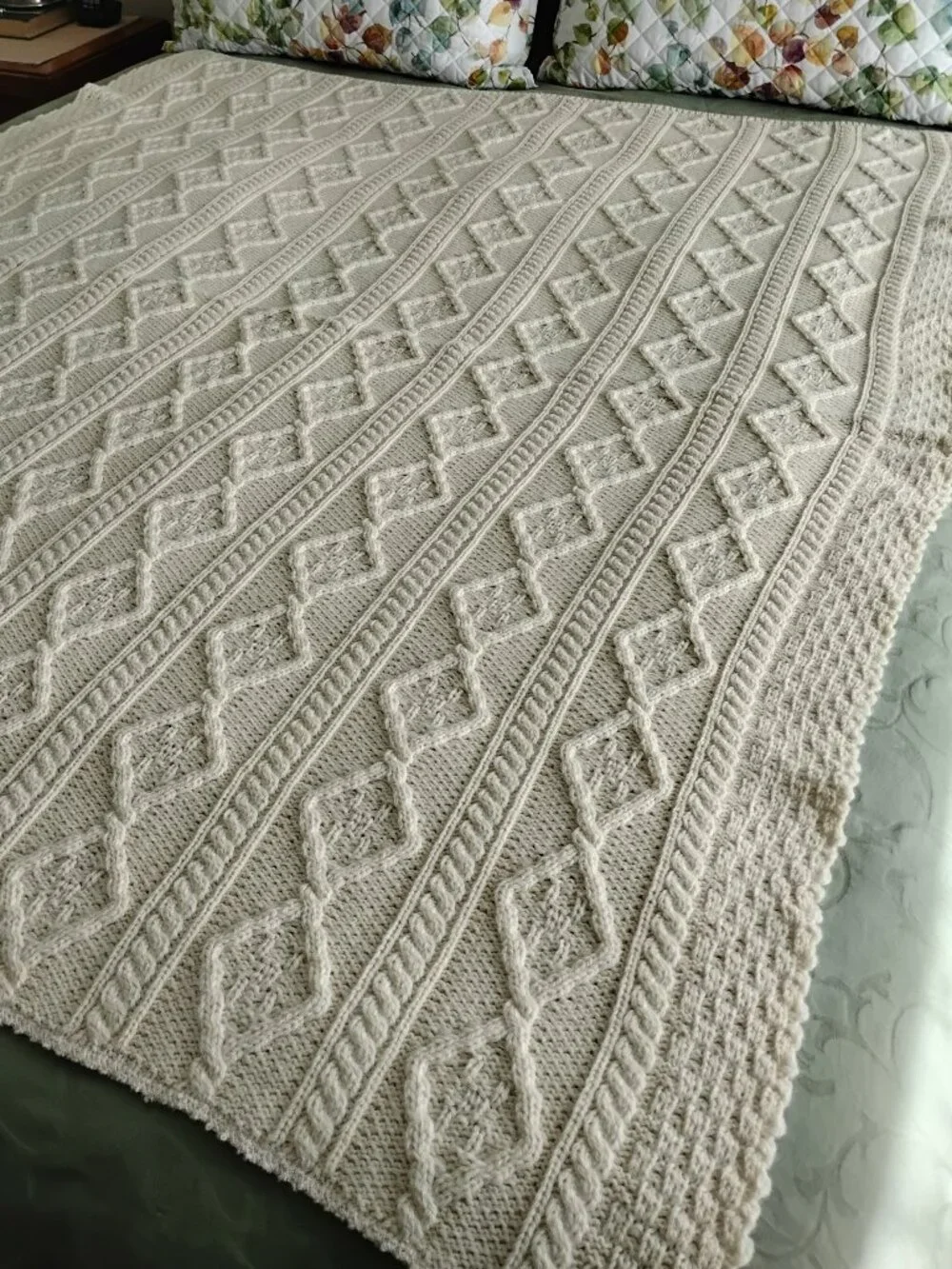 All Wool Cable Knit Throw Like New